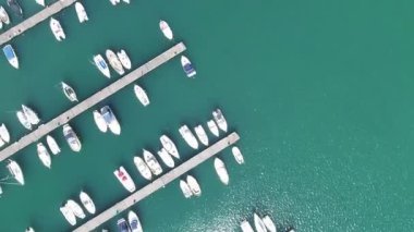 bağlantı noktası video yerleşik teknelerin havai görünümü 