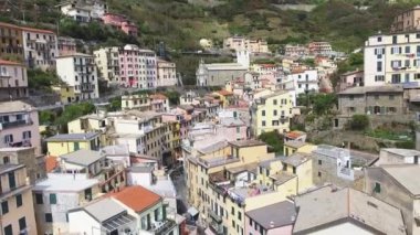 Riomaggiore, İtalya Hava görünümünü. Video 