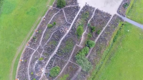 Hill Crosses Norte Lituânia Local Peregrinação Por Centenas Anos Vídeo — Vídeo de Stock