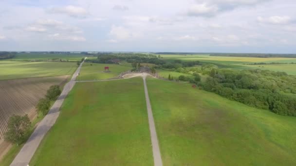 Heuvel Van Kruisen Noordelijke Litouwen Bedevaartsoord Voor Honderden Jaren Video — Stockvideo