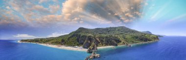 Hava panoramik Tonnara Beach, Calabria ile Scoglio Ulivo, İtalya.