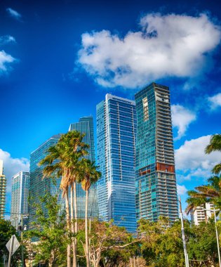 Güneşli bir günde Downtown Miami gökdelenler.