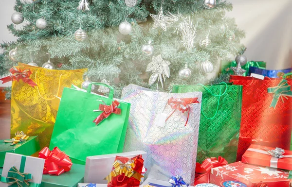 Presentes Sob Árvore Para Natal Raios Sol Vindo Fora — Fotografia de Stock