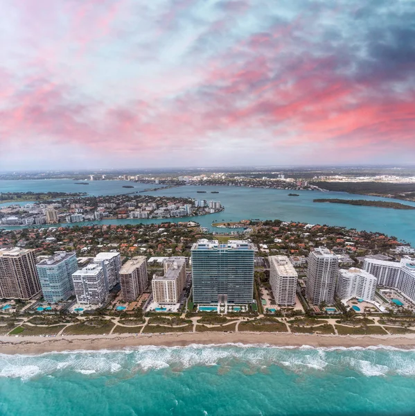 Miami Beach Felhőkarcolók Strandon Légifelvételek — Stock Fotó