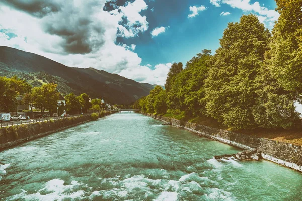 Piccola Città Austriaca Con Attraversamento Del Fiume Città — Foto Stock