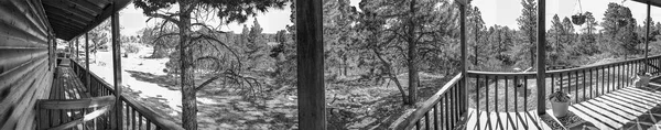 Hegyvidéki Üdülőhelyen Fából Készült Terasz Panorámás Kilátással — Stock Fotó
