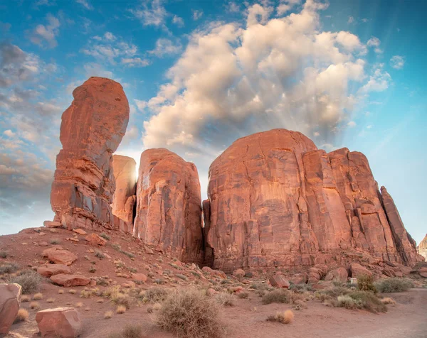 亚利桑那州纪念碑谷国家公园日落时的骆驼山丘 — 图库照片