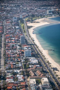 St Kilda kıyı şeridi ve binalar, Victoria, Avustralya havadan görünümü.