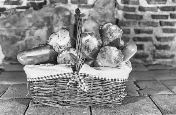 Τραγανό Ψωμί Στον Κουβά Φούρνο Στο Παρασκήνιο — Φωτογραφία Αρχείου