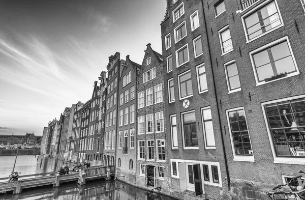 Amsterdam Paesi Bassi Marzo 2015 Veduta Degli Edifici Cittadini Lungo — Foto Stock