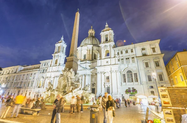Rome July 2014 Tourists Navona Square Night Rome Attracts Million — Stock Photo, Image