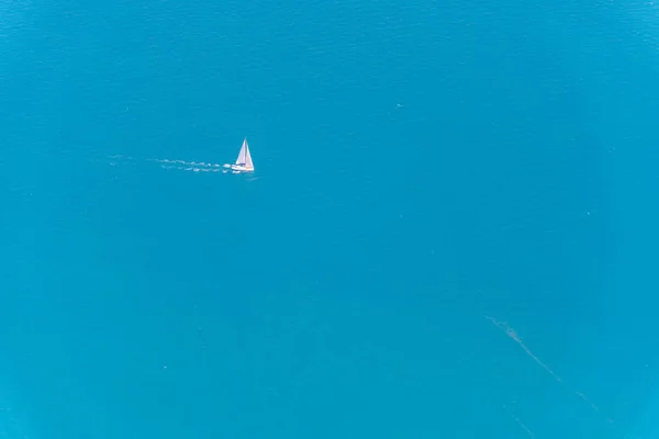 Hermoso Velero Mar Abierto Visto Desde Aire Concepto Vacaciones Libertad — Foto de Stock