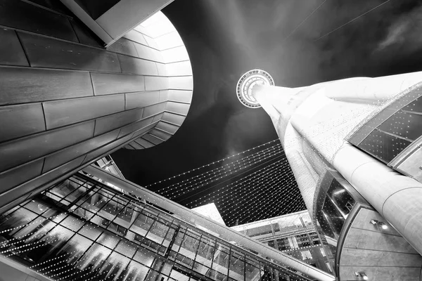 Havaya Doğru Görünümü Şehir Gökdelenler Kulesi Gece Auckland Yeni Zelanda — Stok fotoğraf