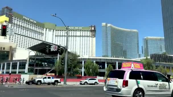 Las Vegas Junio 2018 Tiendas Turistas Franja Esta Calle Más — Vídeo de stock