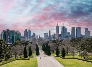 Melbourne şehir görünümünden anma Tapınak, Victoria, Avustralya.