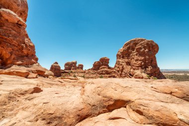 Kaya oluşumları Arches National Park, ABD içinde.