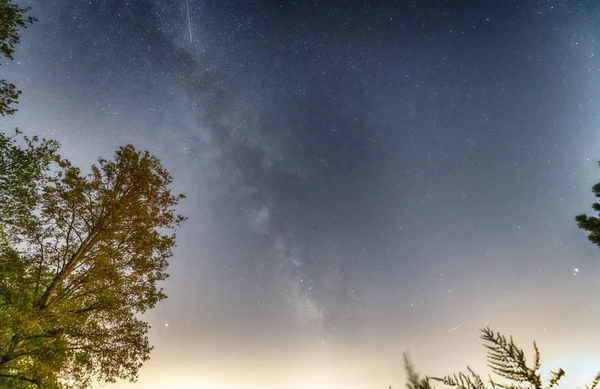 Lluvias Meteoritos Cielo Verano Una Vista Las Estrellas Vía Láctea —  Fotos de Stock