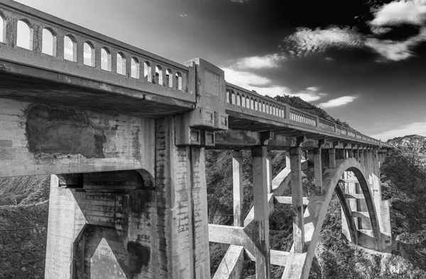 米国カリフォルニア州のビッグ サーの橋 — ストック写真