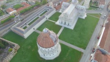 Ek yükü hava panoramik mucizeler meydanında Pisa, İtalya. Video