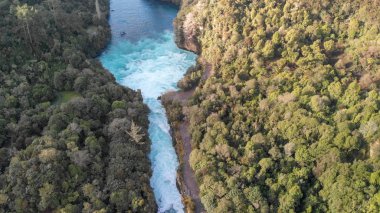 Huka Falls 'un havadan panoramik manzarası, Taupo - Yeni Zelanda.