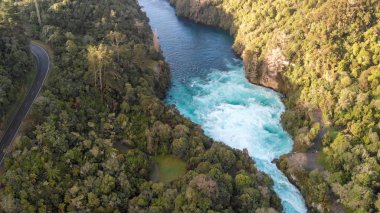 Huka Falls Hava görünümünü gün batımında, Taupo, Yeni Zelanda.