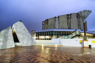 Wellington, Yeni Zelanda - 4 Eylül 2018: Müze, Yeni Zelanda Te Papa Tongarewa gece. Ulusal Müze ve Sanat Galerisi, Yeni Zelanda, Wellington bu
