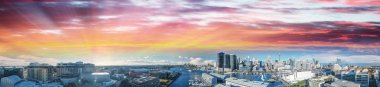 Sydney Darling Harbour güzel bir güneşli gün, New South Wales, Avustralya üzerinde günbatımında gökdelenler ve eski havadan görünümü.