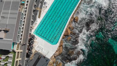 Hava havai görünümü Bondi Beach havuz alanı, Avustralya.