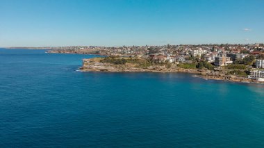 Güneşli bir günde, Avustralya Bondi Beach havadan görünümü.