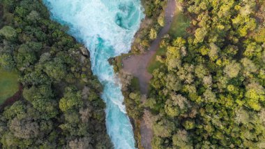Huka Falls 'un havadan panoramik manzarası, Taupo - Yeni Zelanda.