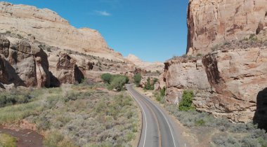 Yol ve dağlar, Zion National Park, havadan görünümü.