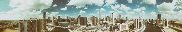 在日落时的市中心迪拜鸟瞰图 — 图库照片