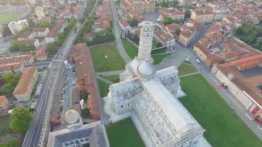 Ek yükü hava panoramik Katedrali'nde mucizeler meydanında Pisa, İtalya. Video
