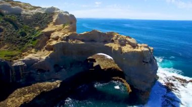 Bağlantı noktası Campbell, Victoria, Avustralya, Video'nun büyük okyanus yol şeridinin panoramik havadan görünümü 
