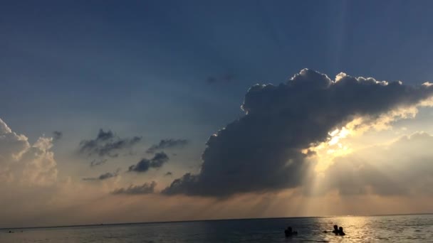 고요한 일몰의 아름다운 — 비디오