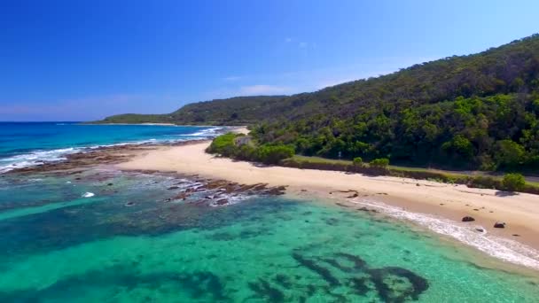 Fantastiska Flygfoto Över Vägen Längs Havet Kusten Video — Stockvideo