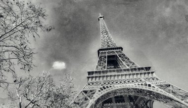 Eyfel Kulesi yukarı doğru görünümü güzel güneşli kış gününde - Paris - Fransa.