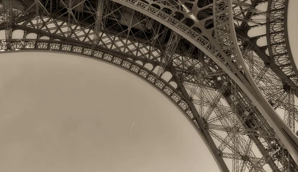 Eyfel Kulesi Yukarı Doğru Görünümü Güzel Güneşli Kış Gününde Paris — Stok fotoğraf