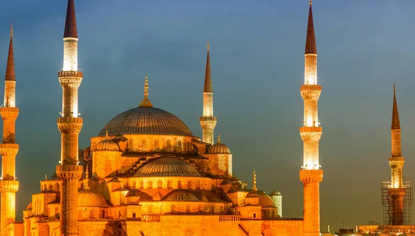 Istanbul Die Blaue Moschee Der Abenddämmerung Erleuchtet — Stockfoto