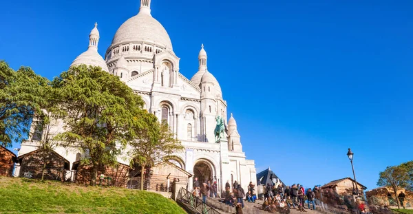 Paris France December 2012 Tourists Visit Sacred Heart Cathedral Montmartre — Stock Photo, Image