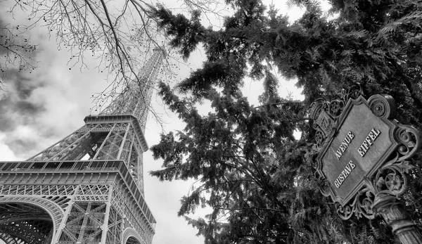 Tour Eiffel Vue Vers Ciel Par Une Journée Ensoleillée Hiver — Photo