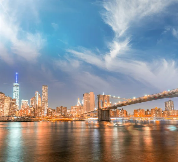 Manhattan Lichter Bei Sonnenuntergang Flussreflexionen — Stockfoto