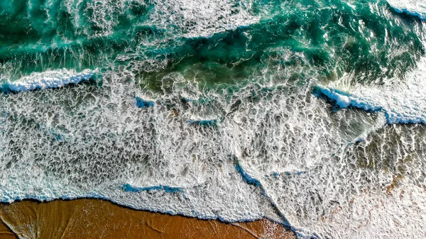 Letecký Pohled Klesající Mořských Vln Krásný Západ Slunce — Stock fotografie