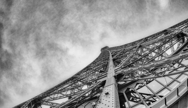 Güçlü Yapısı Eyfel Kulesi Geniş Açılı Görünüş — Stok fotoğraf