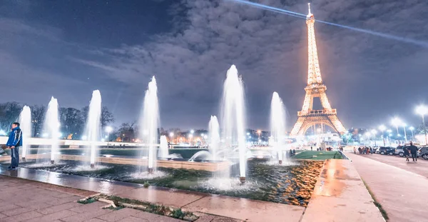 Paris França Dezembro 2012 Luzes Torre Eiffel Noite Cidade Atrai — Fotografia de Stock