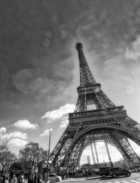 Paris Frankrijk December 2012 Toeristen Bezoeken Eiffel Tower Stad Trekt — Stockfoto