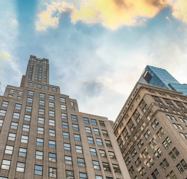 Manhattan New York Şehrinin Klasik Manzarası Gün Batımında Sokak Düzeyinde — Stok fotoğraf