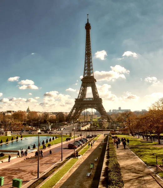 Τον Πύργο Του Άιφελ Στο Παρίσι Μια Όμορφη Ηλιόλουστη Μέρα — Φωτογραφία Αρχείου