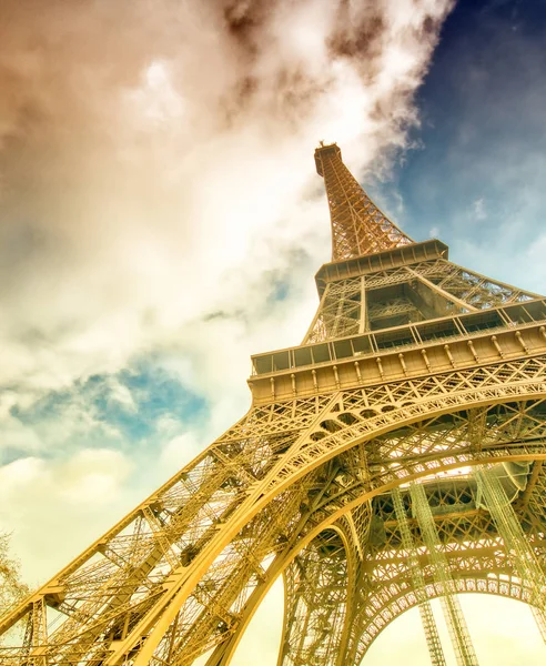 Eiffeltornet Skyward Visa Solig Vinterdag — Stockfoto