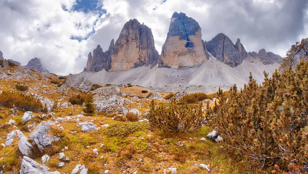 夏のシーズン イタリアのドロミテで Lavaredo つのピーク — ストック写真